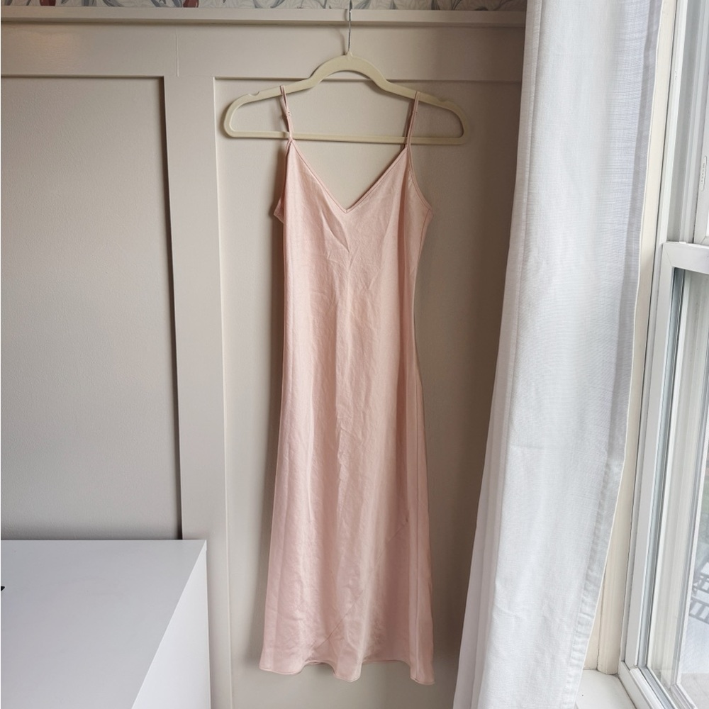 Aritzia Wilfred Only Slip midi dress in coral blush. NWT. XS.